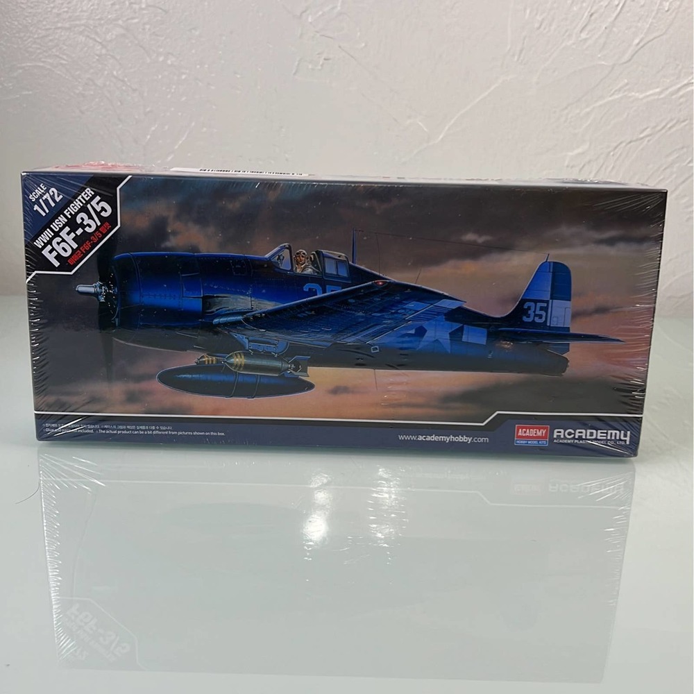 Academy WWII USN Fighter F6F-3/5 plane Model NEW